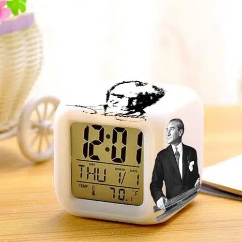 Atatürk Tasarımlı 7 Renk Değiştiren Alarmlı Dijital Küp Saat 85181